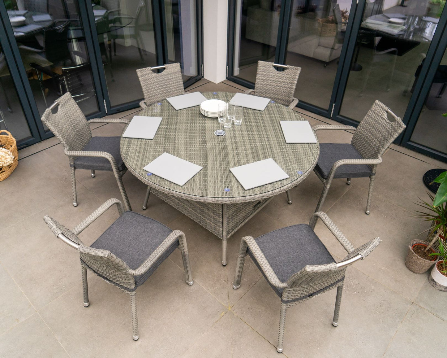 Stackable 6 Seat Round Dining Set in Grey - By VILA